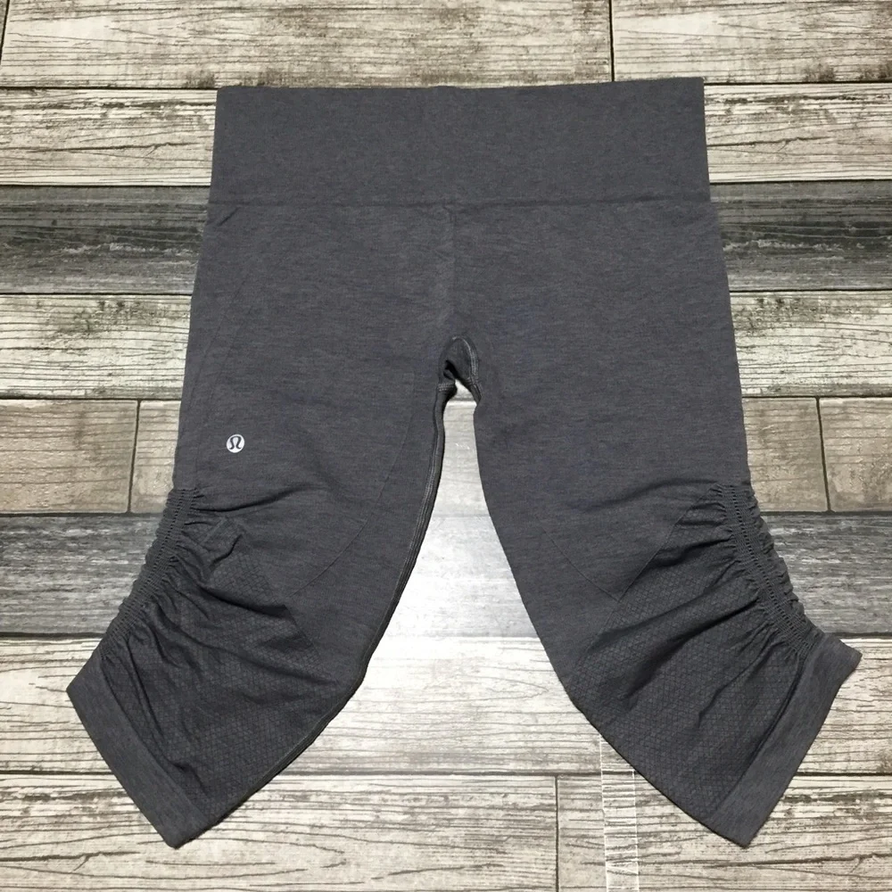 Lululemon Crop Leggings Women’s 10 (Inseam 16) Gray Ruffled Side Stretch. - Picture 6 of 9